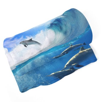 Deka Delfíny vo vlnách