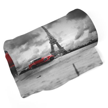Deka Eiffelová veža a červené auto